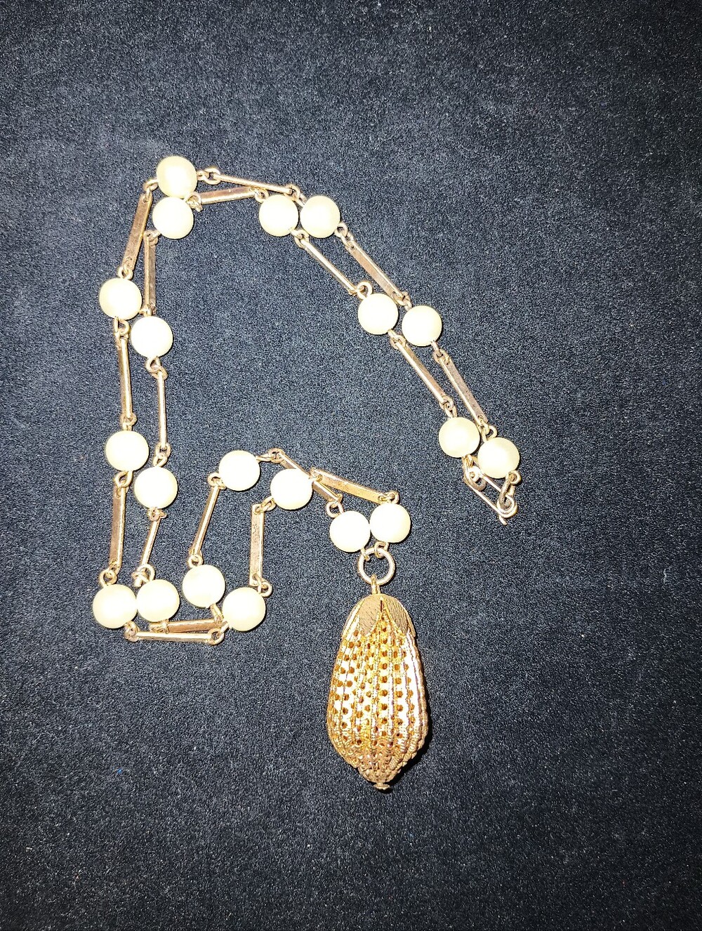 Vintage Necklace. Gold Tone With Faux Pearl.